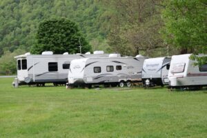 Geniessen Sie den idyllischen Campingplatz Waldhof für einen erholsamen Urlaub.